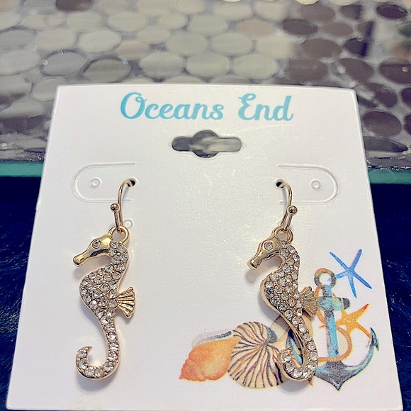 Oceans End Gold Tone Sea Horse Dangle Earrings NWOT - Picture 3 of 5